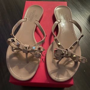 Valentino Garavani Rockstud Thong Sandal Nude